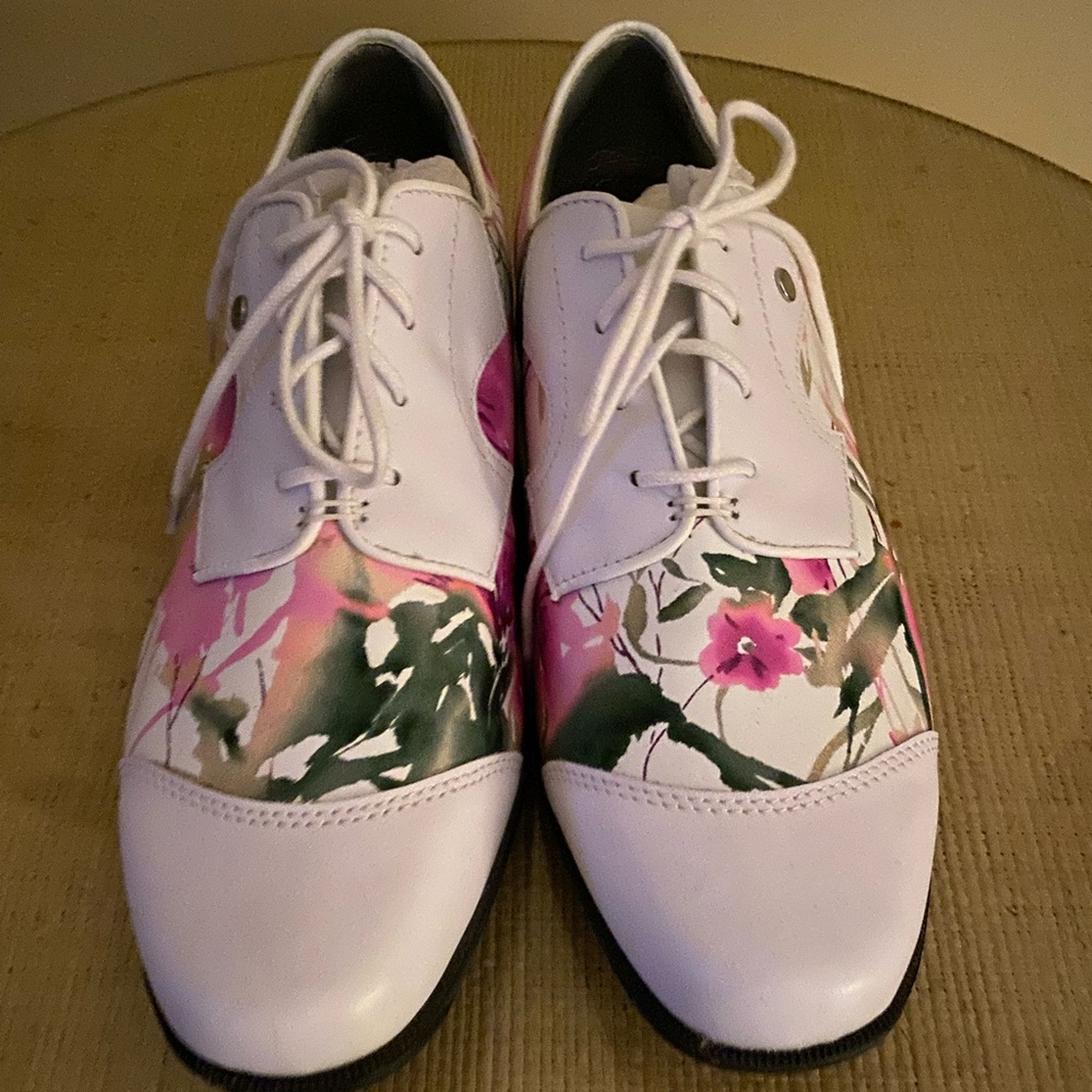 Golf Shoes Ladies FootJoy White Leather & Floral, size 9